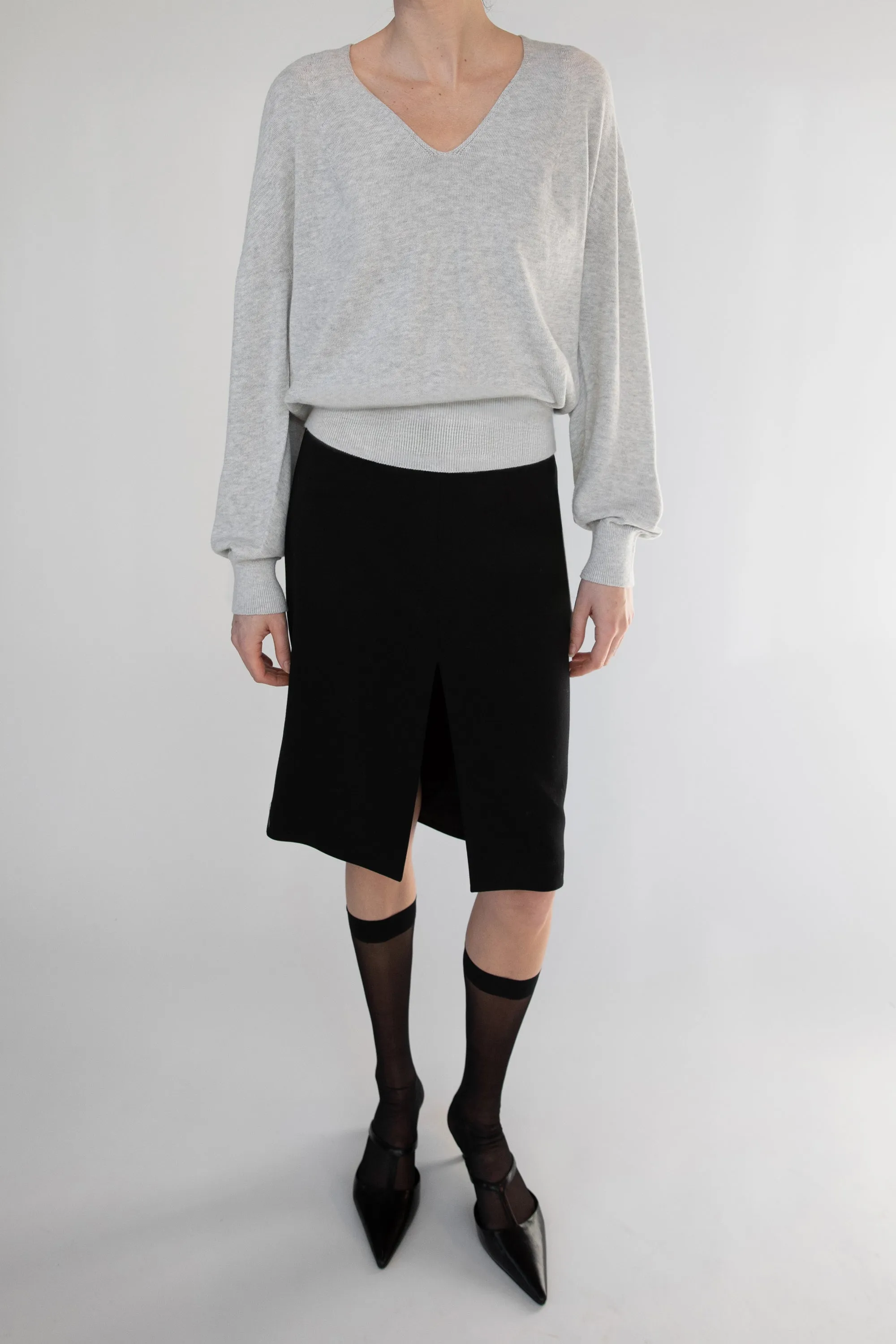 3D KNIT V-NECK SWEATER